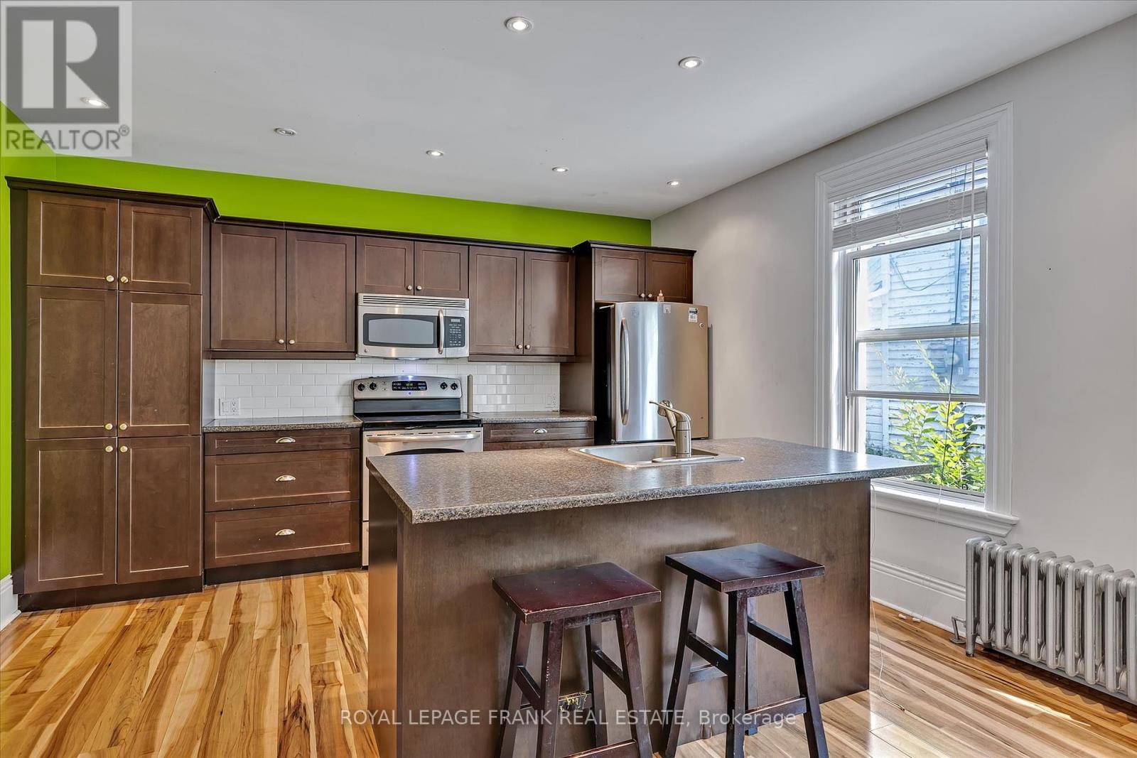 












140 ANTRIM STREET

,
Peterborough Central (North),




Ontario
K9H3G3

