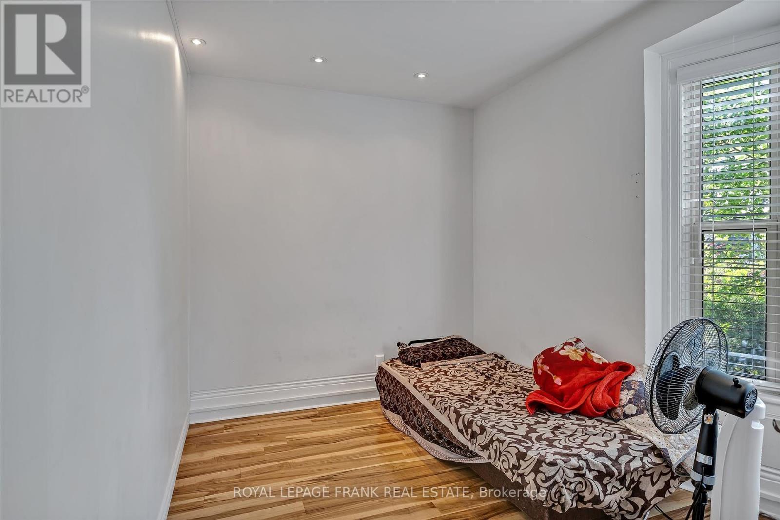 












140 ANTRIM STREET

,
Peterborough Central (North),




Ontario
K9H3G3

