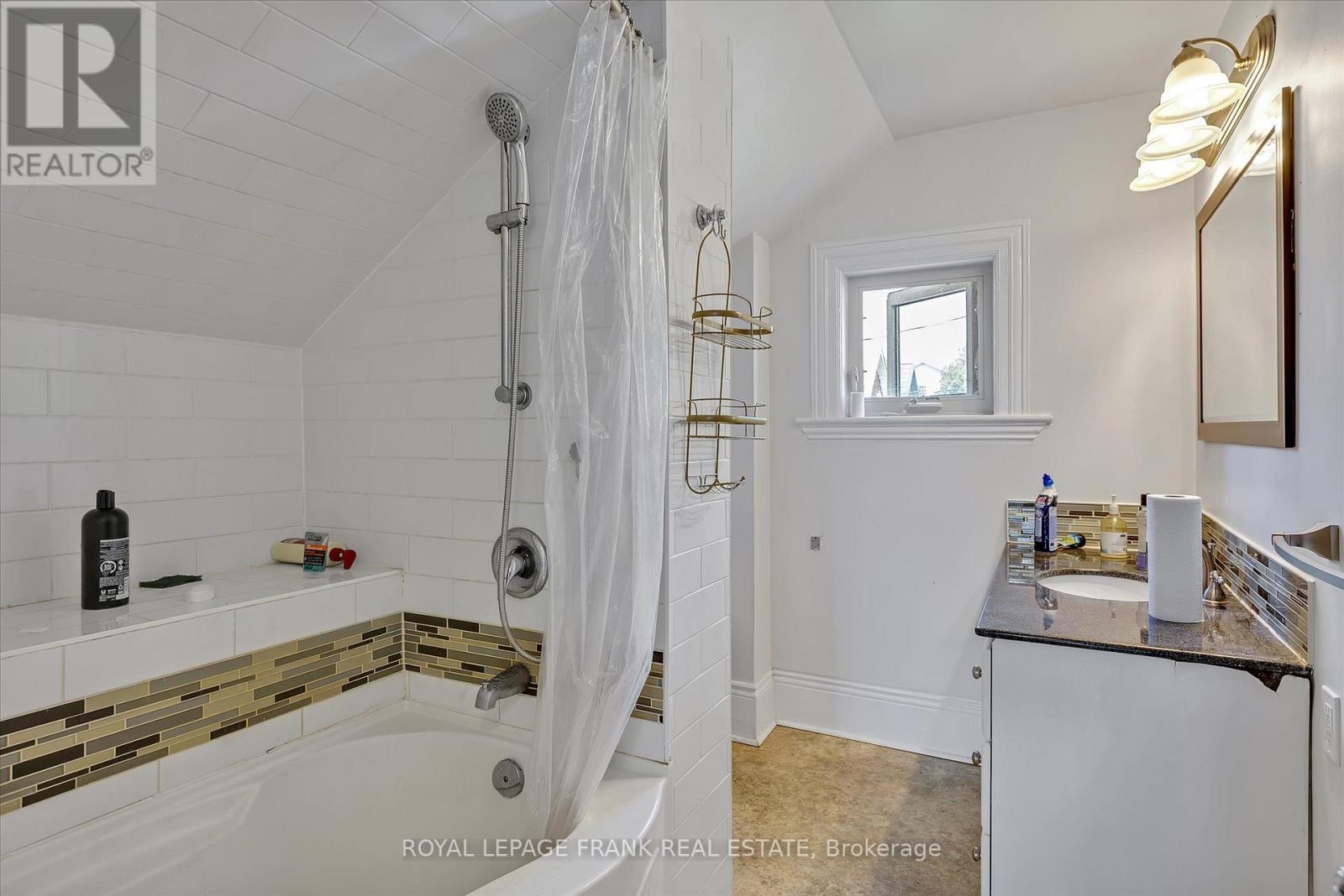 












140 ANTRIM STREET

,
Peterborough Central (North),




Ontario
K9H3G3

