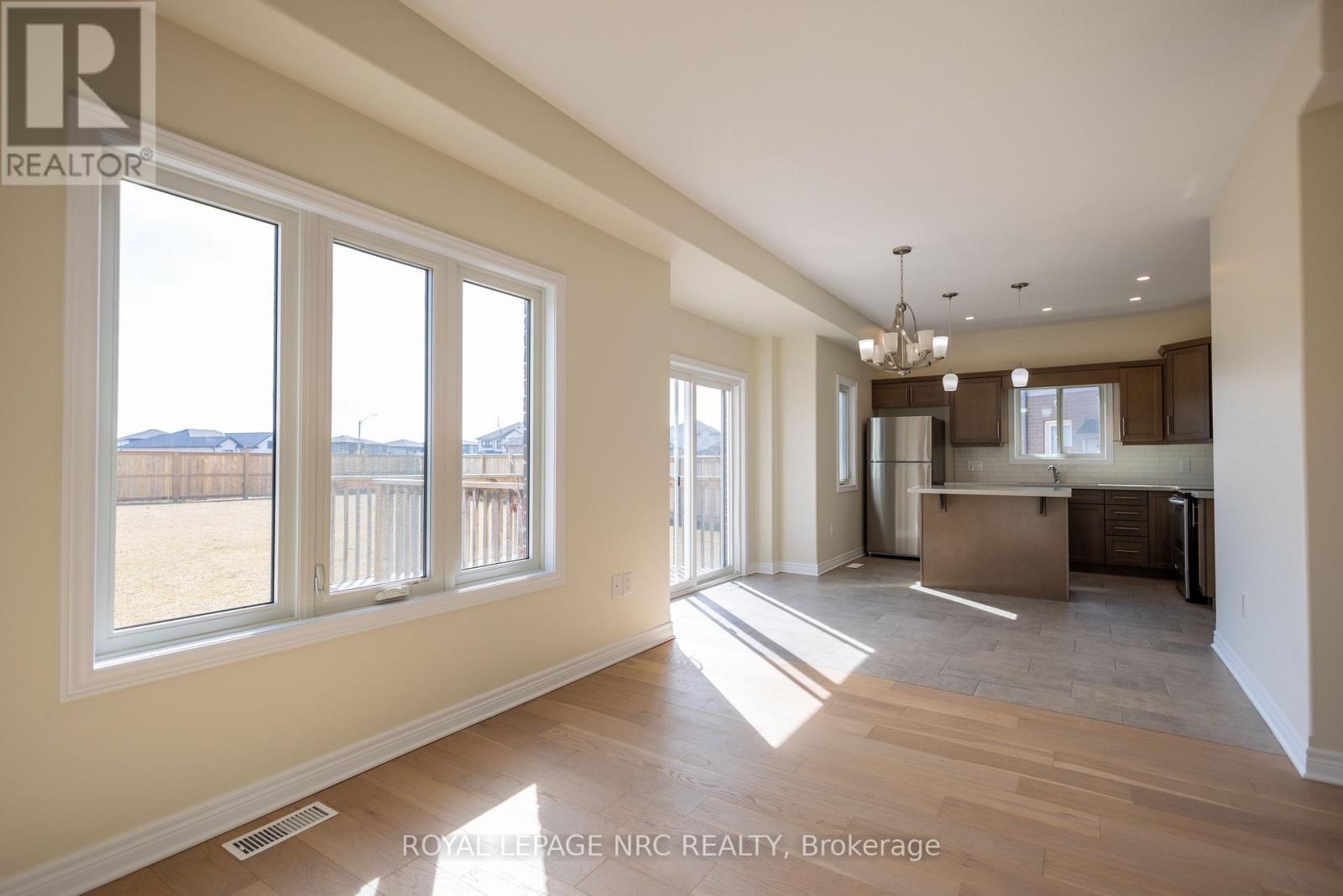 












33 CINNAMON STREET

,
Thorold (Rolling Meadows),




Ontario
L2V0H6

