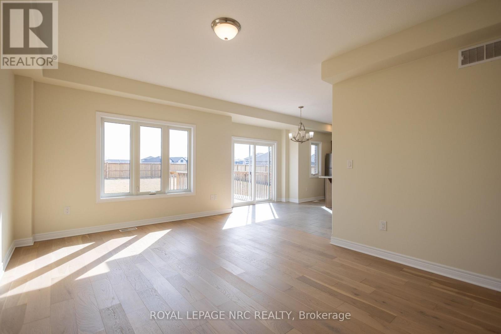 












33 CINNAMON STREET

,
Thorold (Rolling Meadows),




Ontario
L2V0H6

