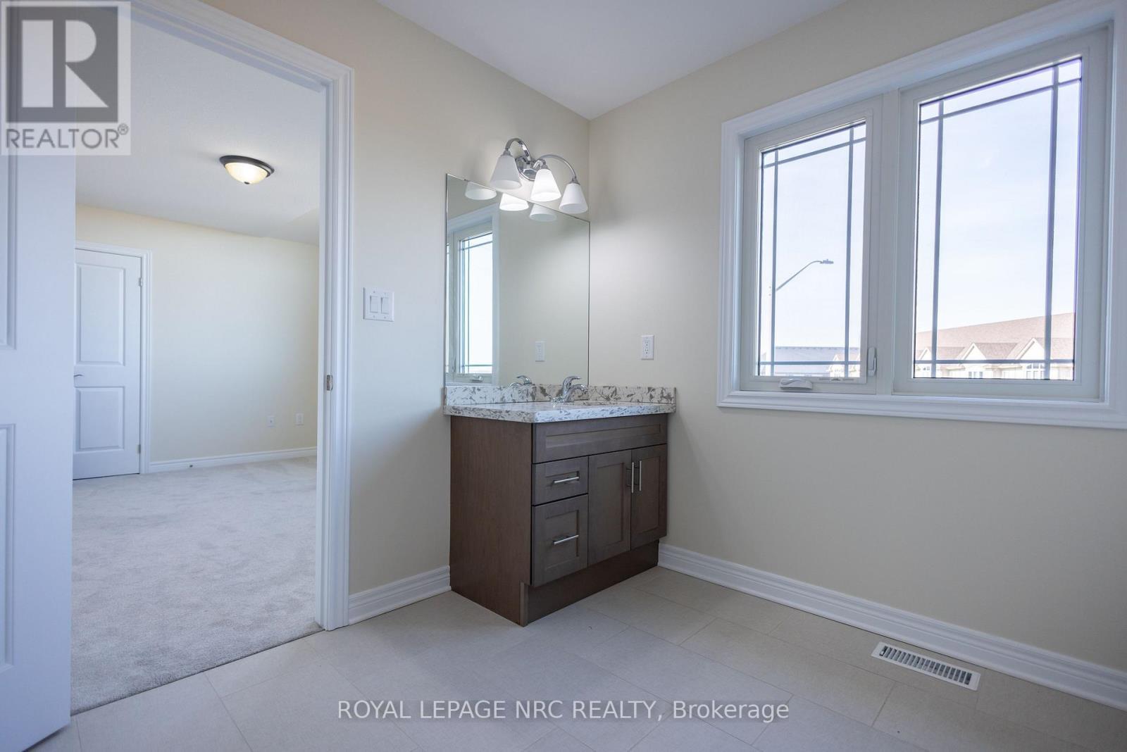 












33 CINNAMON STREET

,
Thorold (Rolling Meadows),




Ontario
L2V0H6

