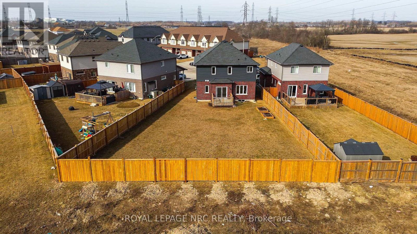 












33 CINNAMON STREET

,
Thorold (Rolling Meadows),




Ontario
L2V0H6

