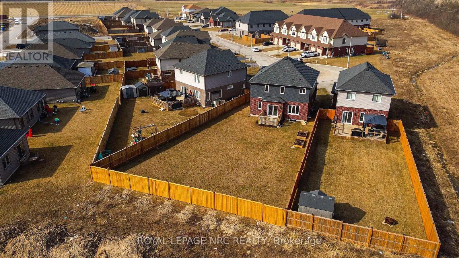 












33 CINNAMON STREET

,
Thorold (Rolling Meadows),




Ontario
L2V0H6

