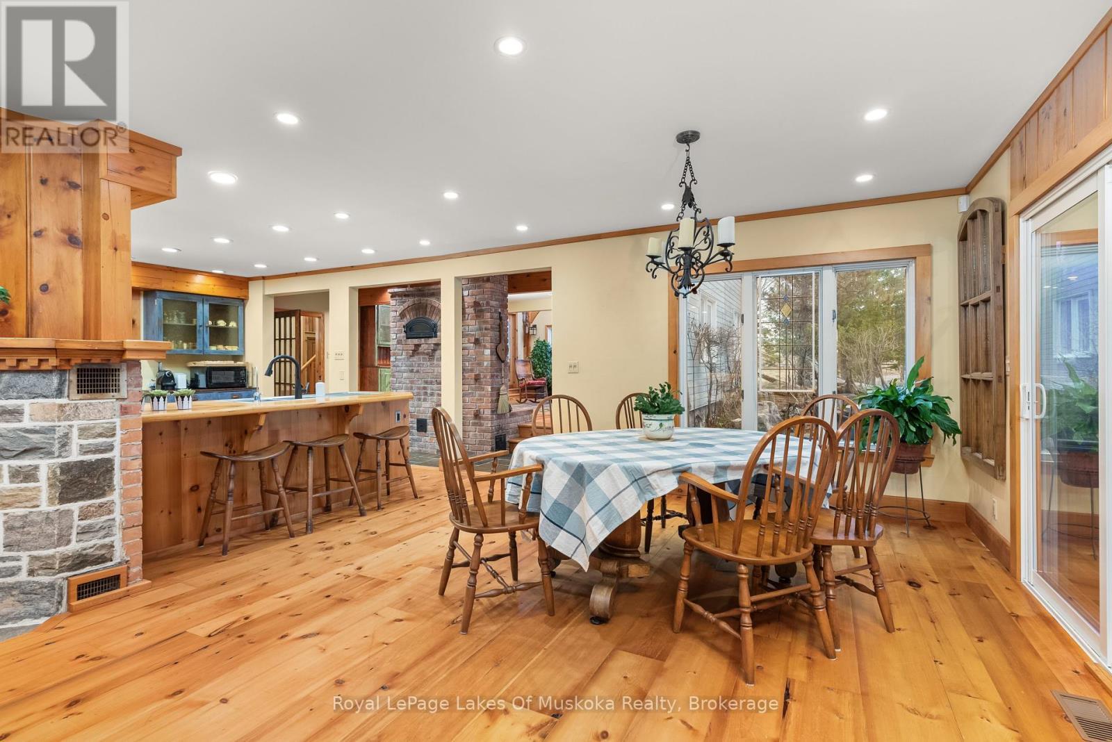 












928 JONES LANE

,
Huntsville (Chaffey),




Ontario
P1H1B2


