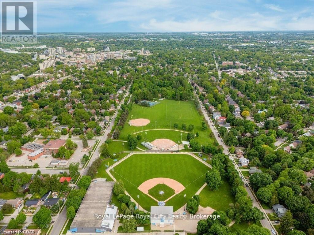 












24 LYON AVENUE

,
Guelph (Exhibition Park),




Ontario
N1H5C6

