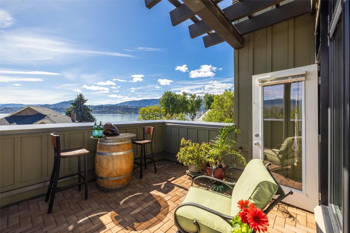 









2901


Abbott

Street, 305,
Kelowna,




BC
V1Y 1G7

