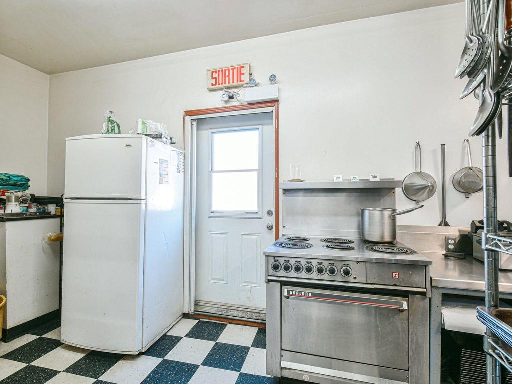 









1395

 - 1405


Rue St-Joseph

,
Sainte-Adèle,




QC
J8B1G5

