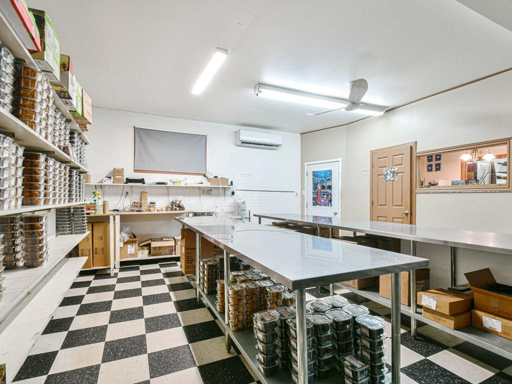 









1395

 - 1405


Rue St-Joseph

,
Sainte-Adèle,




QC
J8B1G5

