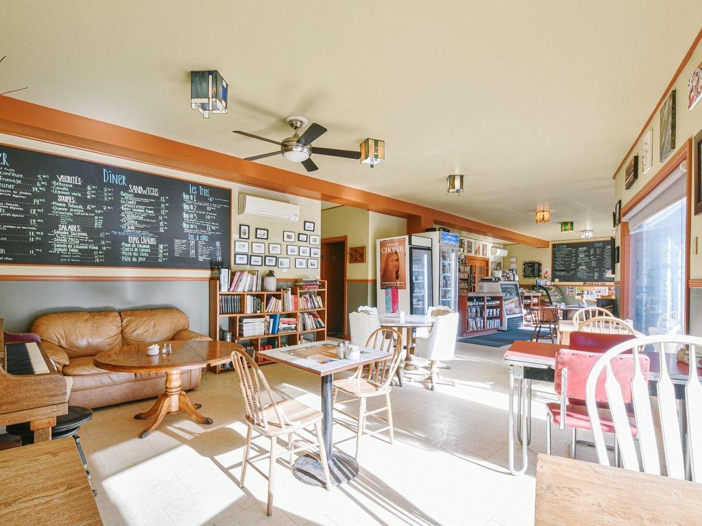 









1395

 - 1405


Rue St-Joseph

,
Sainte-Adèle,




QC
J8B1G5

