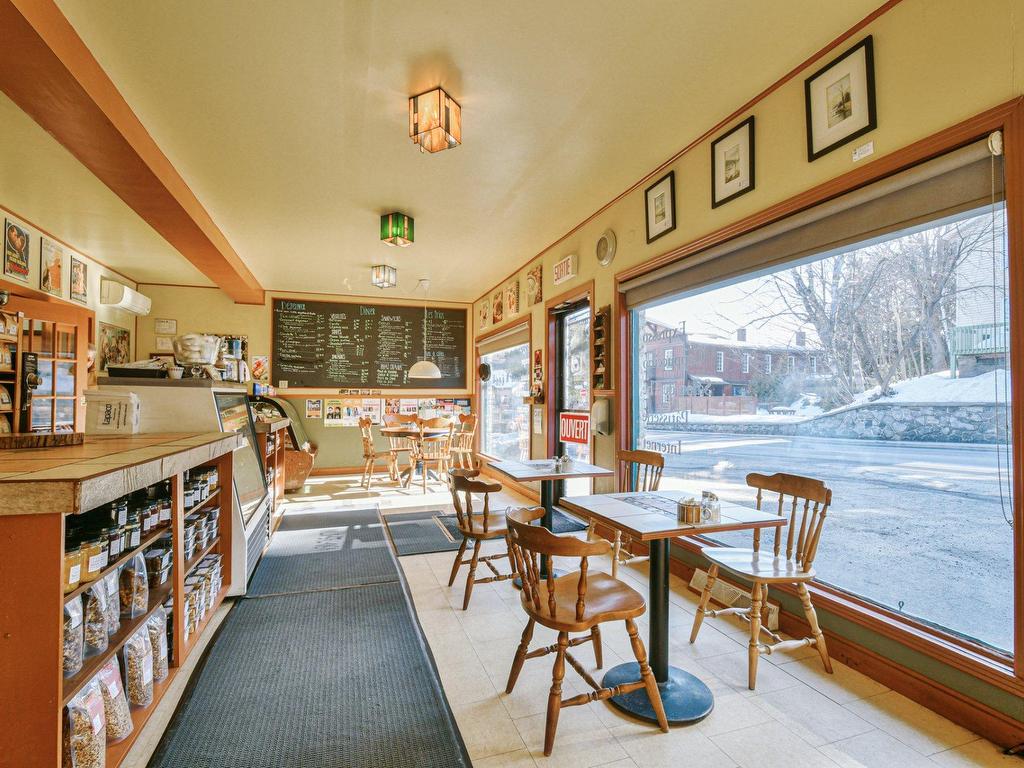 









1395

 - 1405


Rue St-Joseph

,
Sainte-Adèle,




QC
J8B1G5

