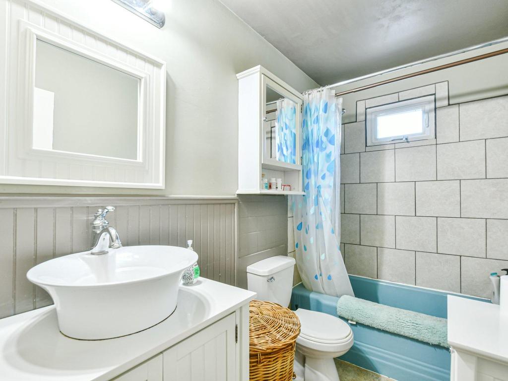 









1395

 - 1405


Rue St-Joseph

,
Sainte-Adèle,




QC
J8B1G5

