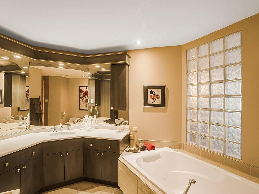 









9052


Boul. Marie-Victorin

,
Brossard,




QC
J4X1A3

