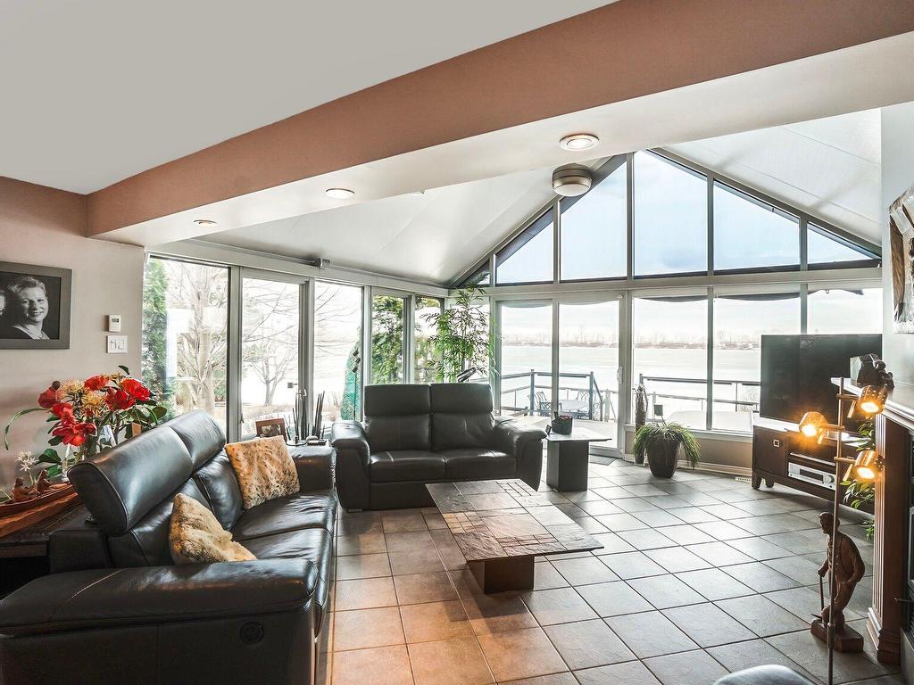 









9052


Boul. Marie-Victorin

,
Brossard,




QC
J4X1A3

