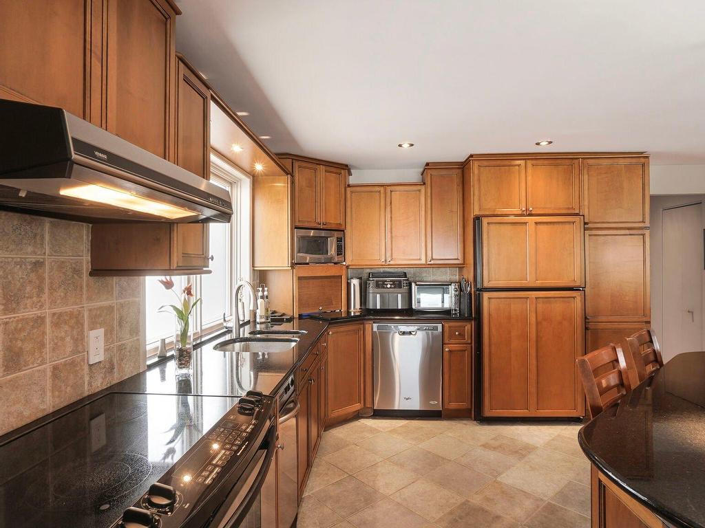 









9052


Boul. Marie-Victorin

,
Brossard,




QC
J4X1A3

