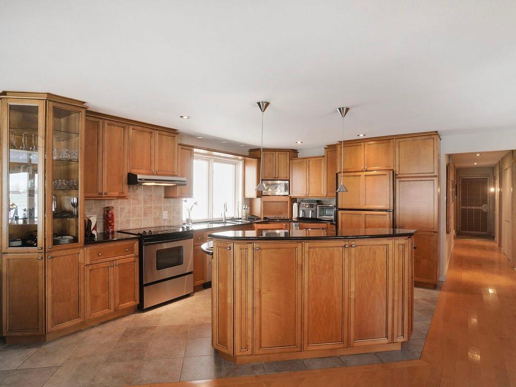 









9052


Boul. Marie-Victorin

,
Brossard,




QC
J4X1A3

