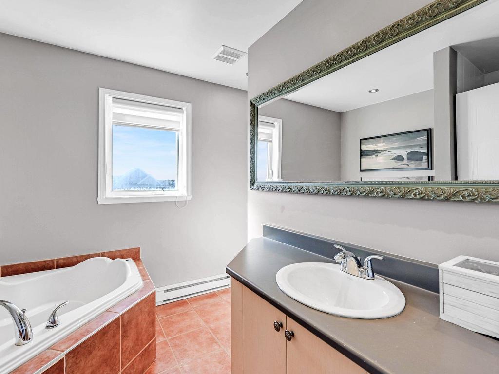 









207


Carré Chopin

,
Saint-Jean-sur-Richelieu,




QC
J3B8W4


