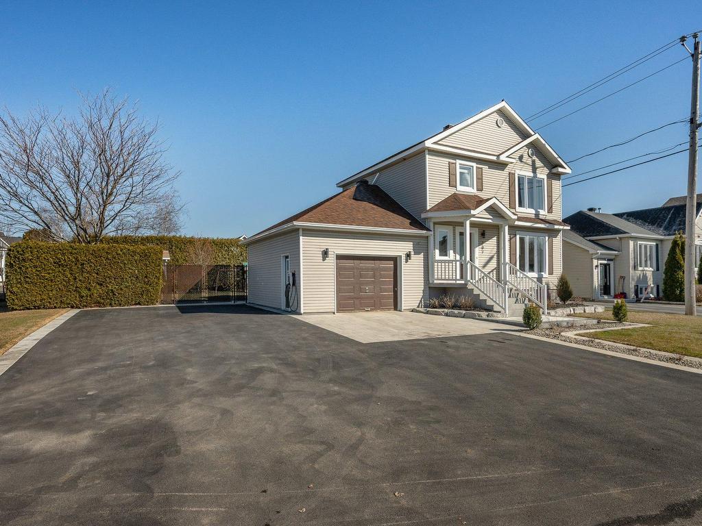 









207


Carré Chopin

,
Saint-Jean-sur-Richelieu,




QC
J3B8W4

