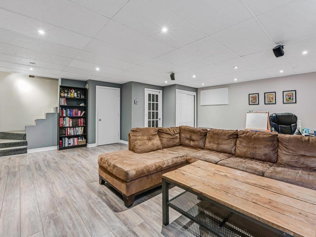 









207


Carré Chopin

,
Saint-Jean-sur-Richelieu,




QC
J3B8W4

