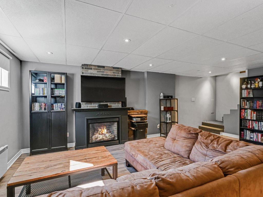 









207


Carré Chopin

,
Saint-Jean-sur-Richelieu,




QC
J3B8W4

