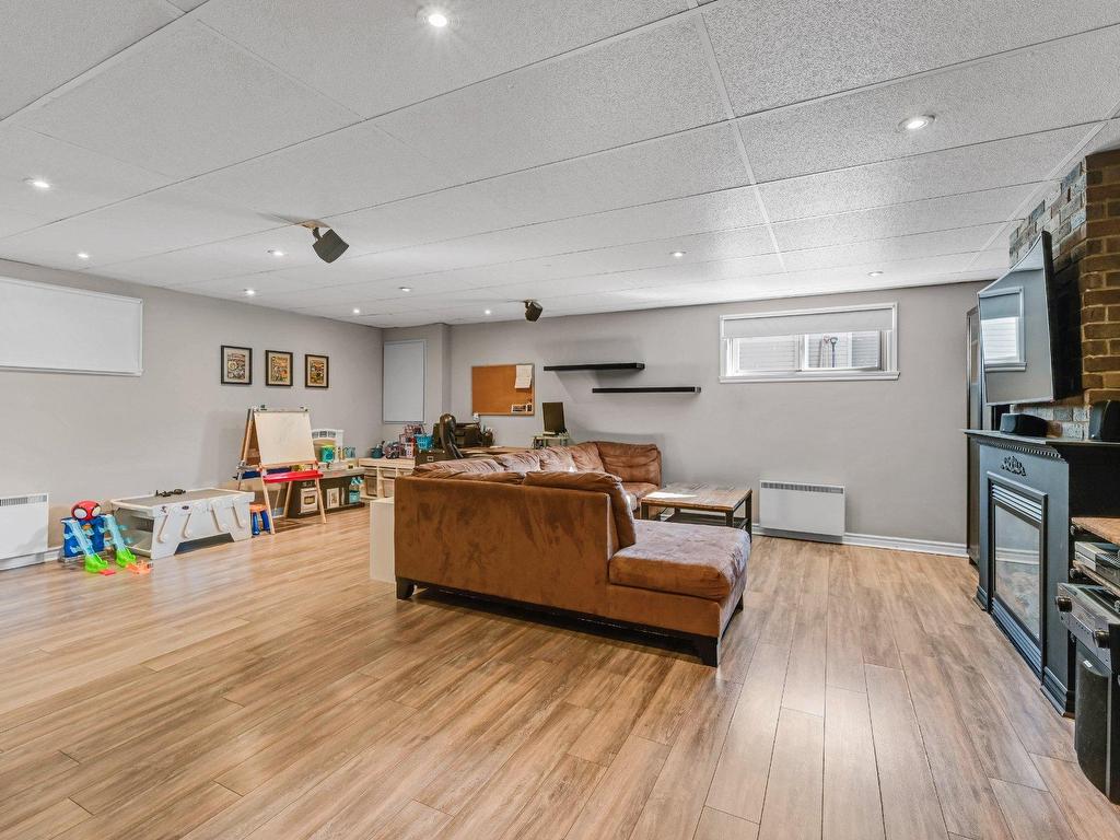 









207


Carré Chopin

,
Saint-Jean-sur-Richelieu,




QC
J3B8W4


