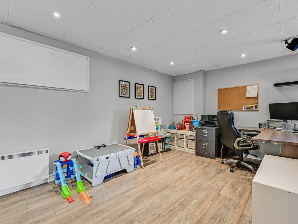 









207


Carré Chopin

,
Saint-Jean-sur-Richelieu,




QC
J3B8W4

