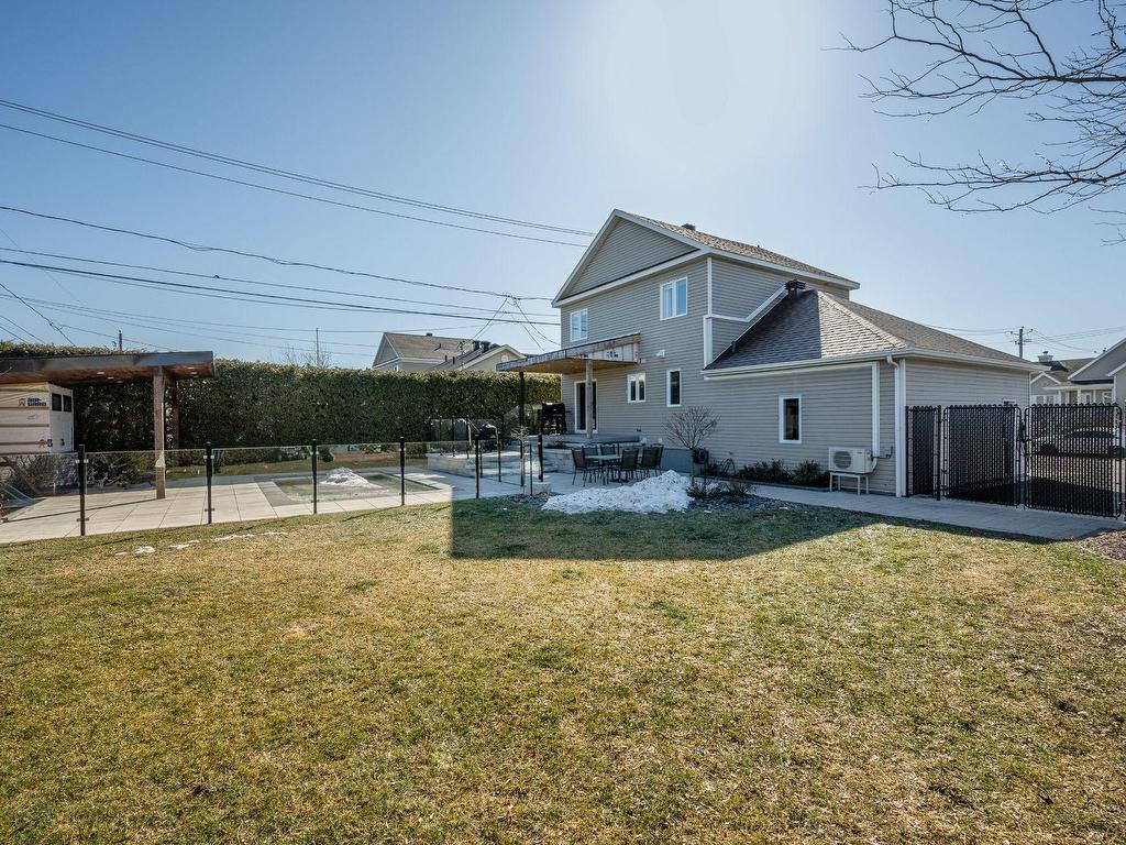









207


Carré Chopin

,
Saint-Jean-sur-Richelieu,




QC
J3B8W4

