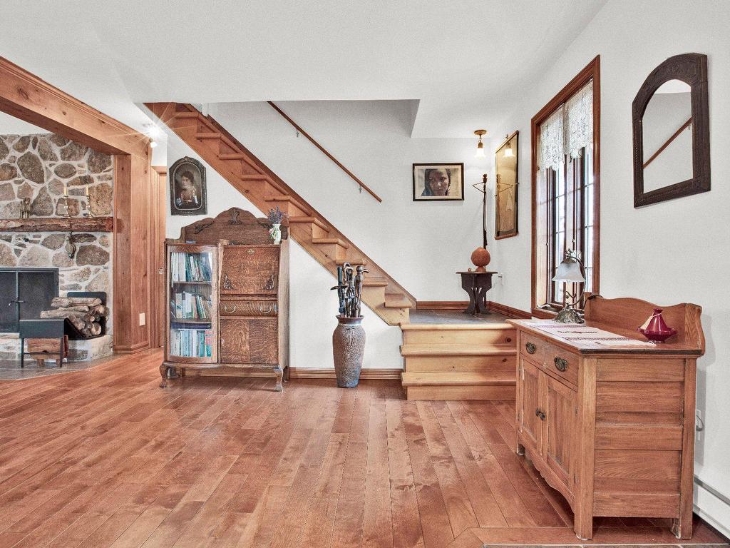 









723


Rue Principale

,
Saint-Paul-de-l'Île-aux-Noix,




QC
J0J1G0

