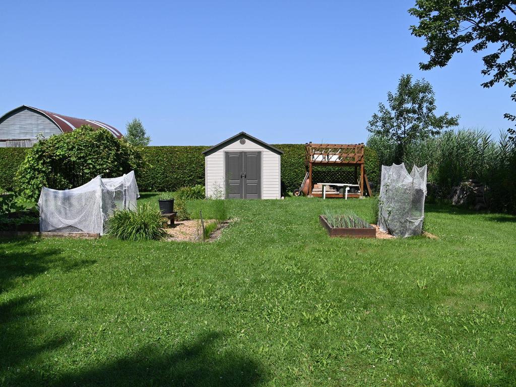 









723


Rue Principale

,
Saint-Paul-de-l'Île-aux-Noix,




QC
J0J1G0

