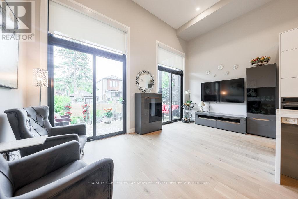 












105 TENTH STREET

,
Toronto,




Ontario
M8V3E9

