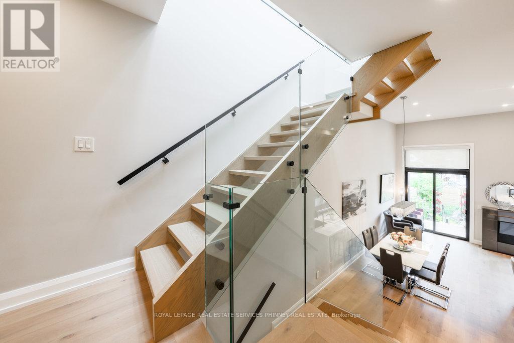 












105 TENTH STREET

,
Toronto,




Ontario
M8V3E9

