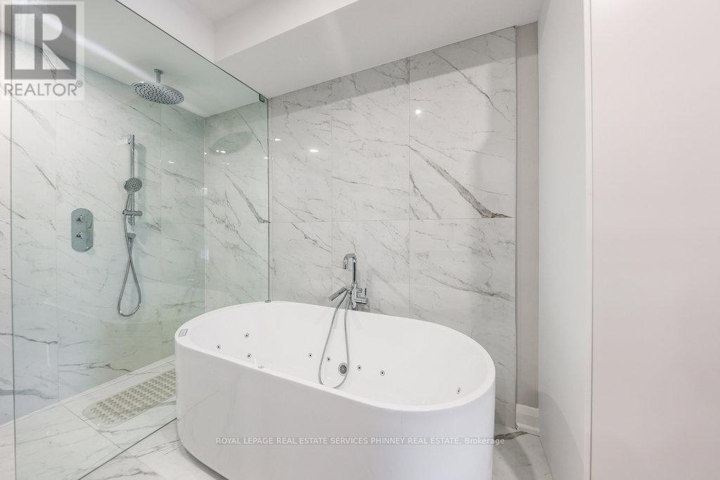 












105 TENTH STREET

,
Toronto,




Ontario
M8V3E9

