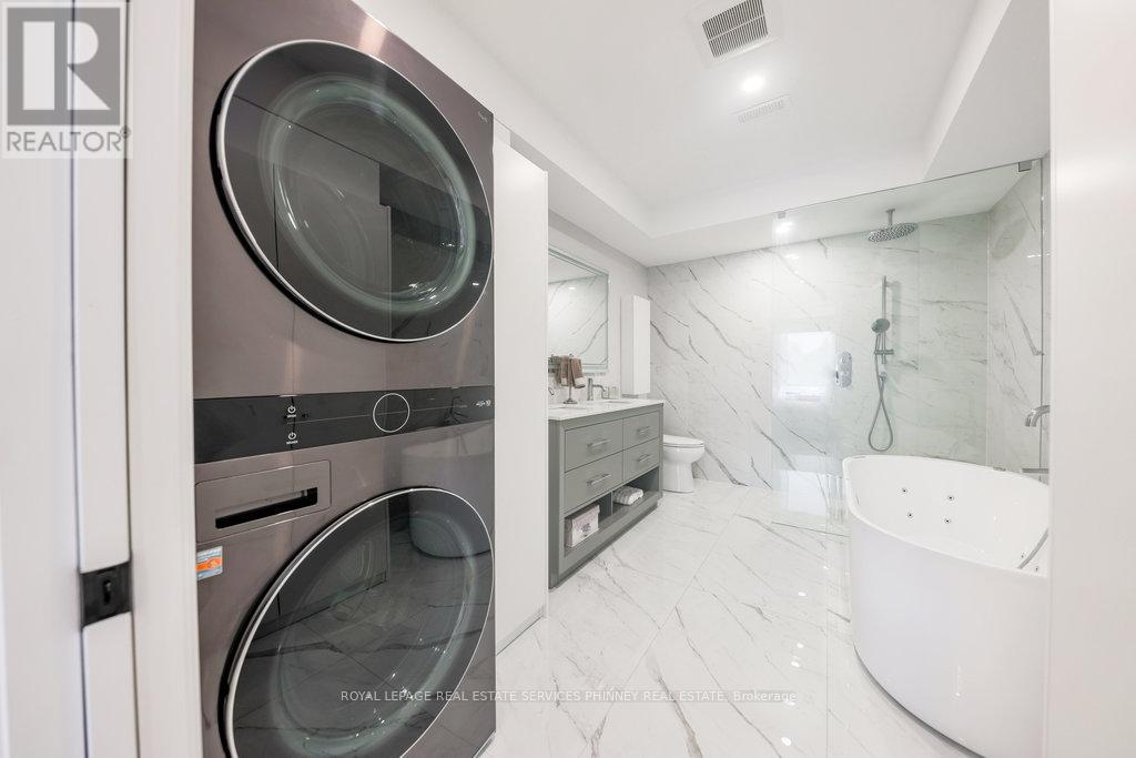












105 TENTH STREET

,
Toronto,




Ontario
M8V3E9

