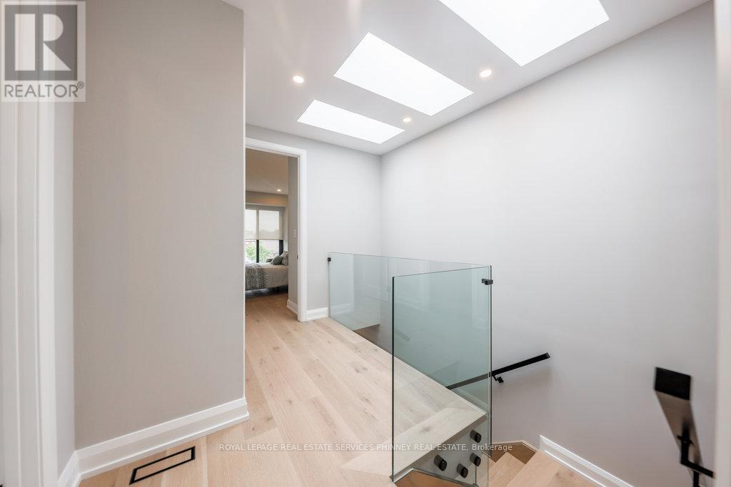 












105 TENTH STREET

,
Toronto,




Ontario
M8V3E9

