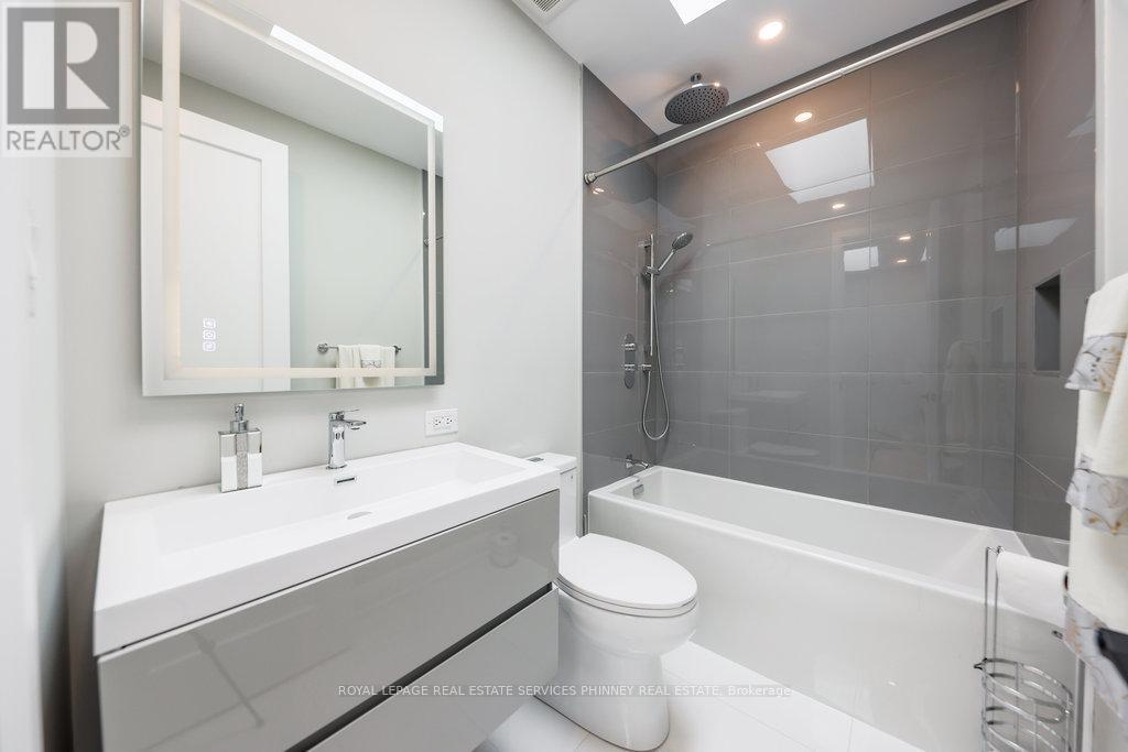












105 TENTH STREET

,
Toronto,




Ontario
M8V3E9

