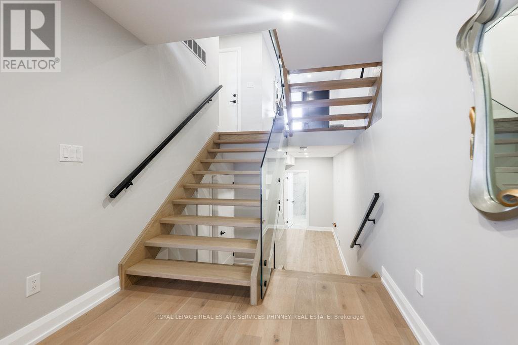 












105 TENTH STREET

,
Toronto,




Ontario
M8V3E9

