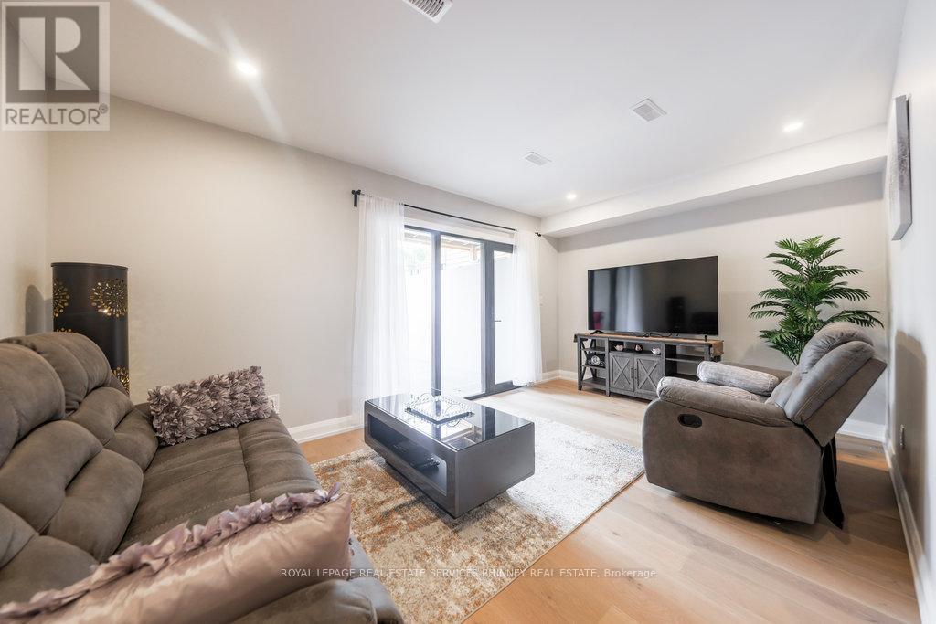 












105 TENTH STREET

,
Toronto,




Ontario
M8V3E9


