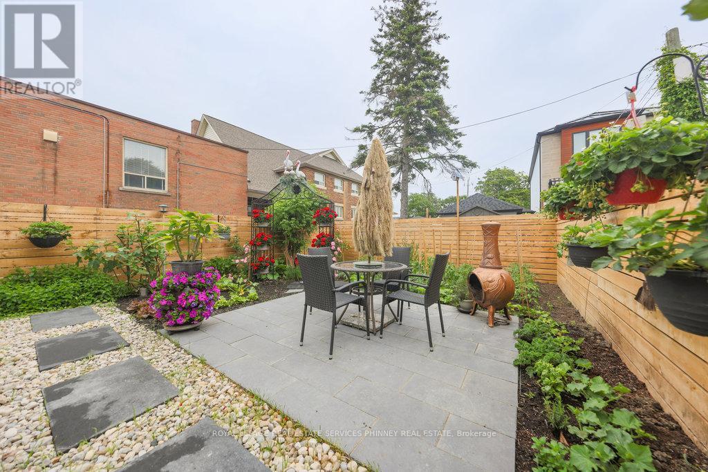 












105 TENTH STREET

,
Toronto,




Ontario
M8V3E9

