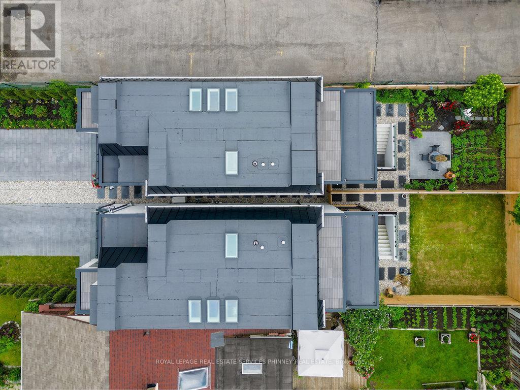 












105 TENTH STREET

,
Toronto,




Ontario
M8V3E9

