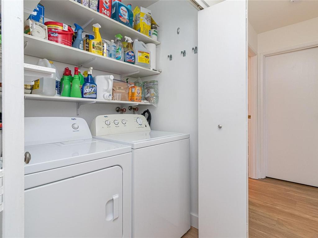 









2286


Henry

Ave, 104,
Sidney,




BC
V8L 2B2

