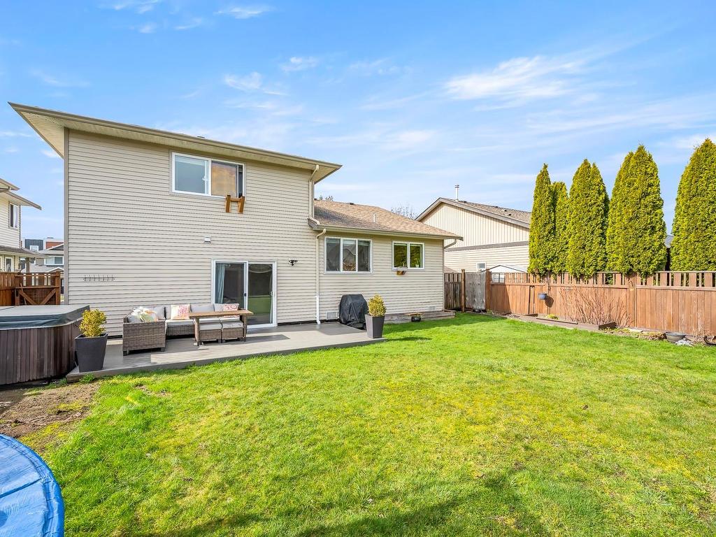 









836


Tracker

Pl,
Comox,




BC
V9M 4E8

