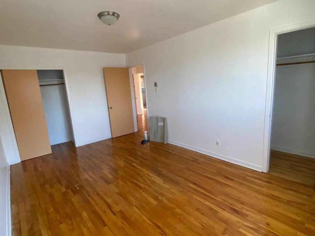 









8756


Rue de Saguenay

,
Montréal (LaSalle),




QC
H8R2R2

