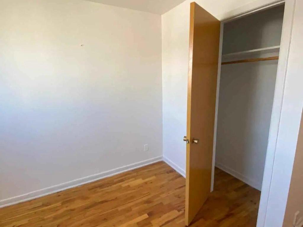 









8756


Rue de Saguenay

,
Montréal (LaSalle),




QC
H8R2R2

