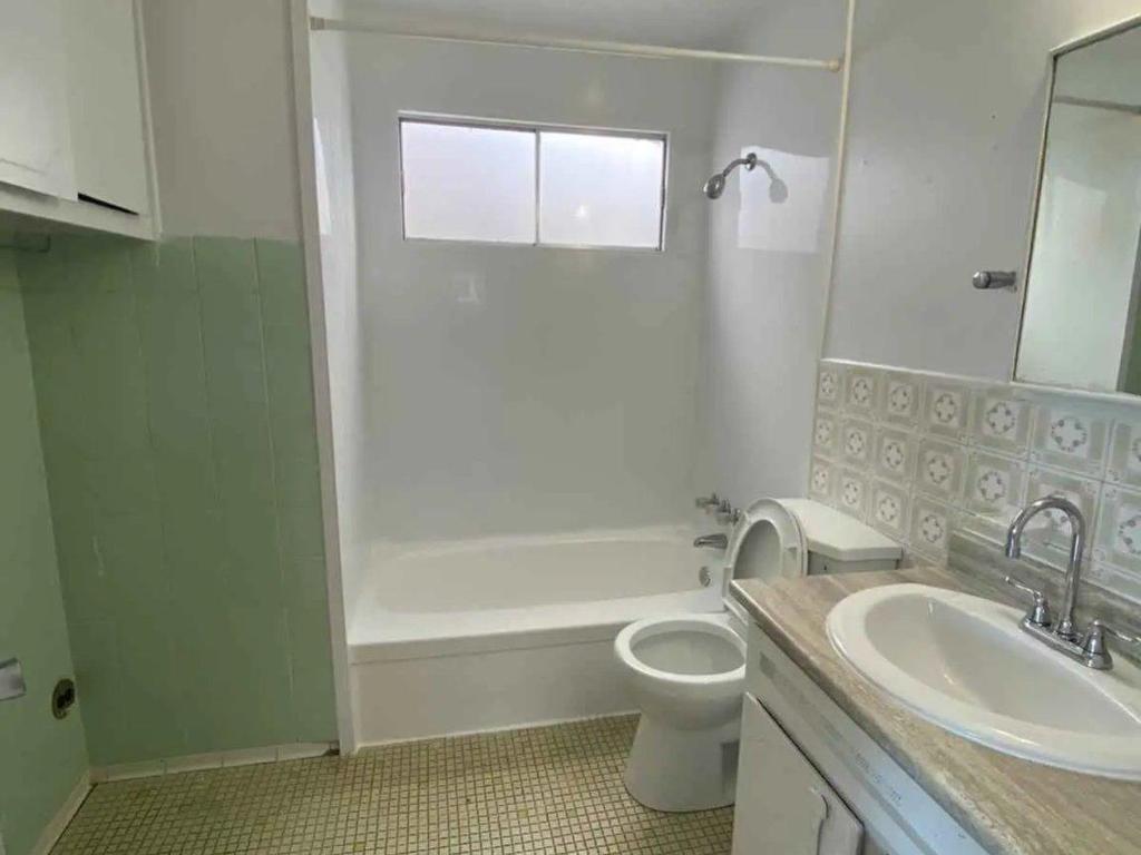 









8756


Rue de Saguenay

,
Montréal (LaSalle),




QC
H8R2R2


