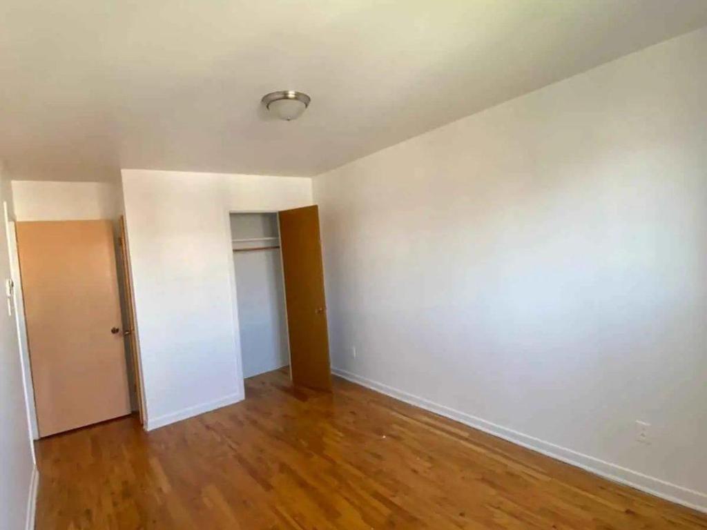 









8756


Rue de Saguenay

,
Montréal (LaSalle),




QC
H8R2R2

