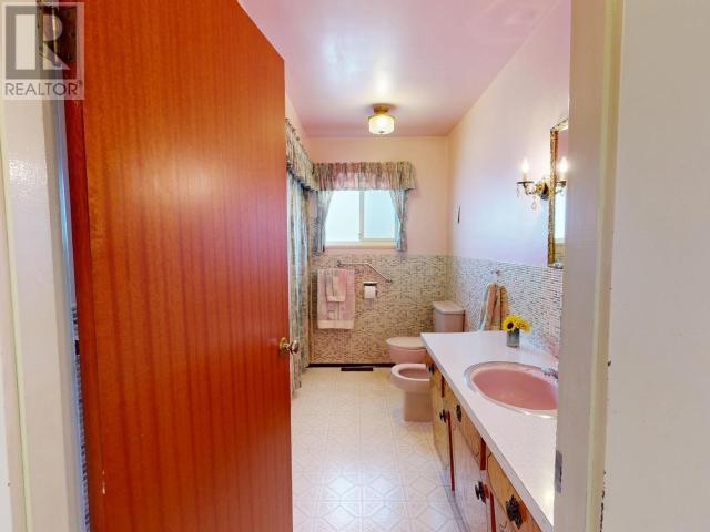 












6015 LOIS STREET

,
Powell River,




British Columbia
