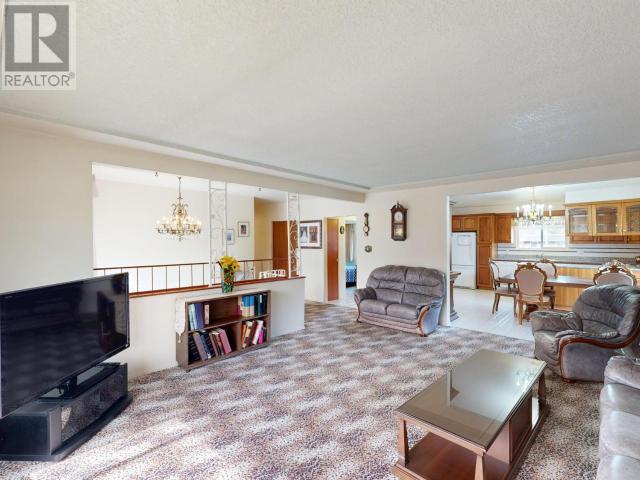 












6015 LOIS STREET

,
Powell River,




British Columbia
