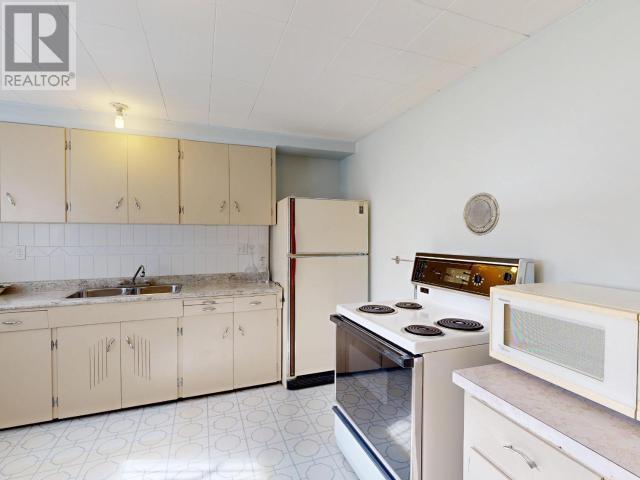 












6015 LOIS STREET

,
Powell River,




British Columbia
