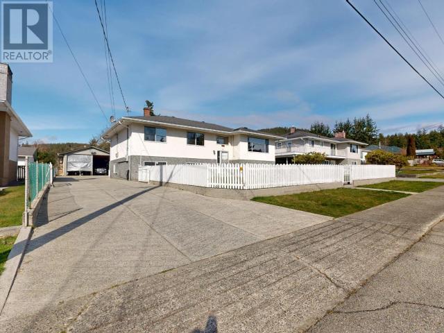 












6015 LOIS STREET

,
Powell River,




British Columbia
