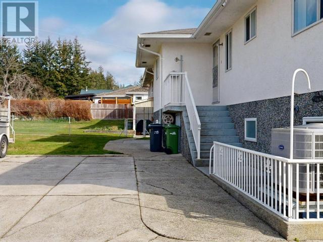 












6015 LOIS STREET

,
Powell River,




British Columbia

